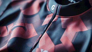 几何图案运动上衣细节