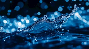 蓝色水花灵动瞬间