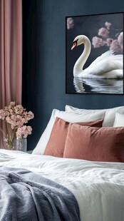 优雅天鹅挂画装点温馨卧室