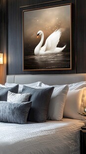 卧室中优雅天鹅挂画装饰