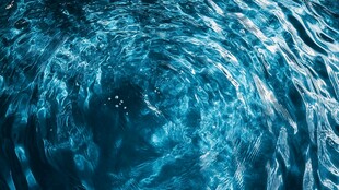 蓝色水波涟漪特写画面