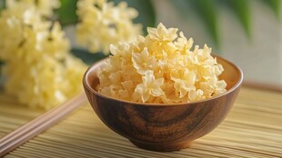 碗中晶莹银耳花