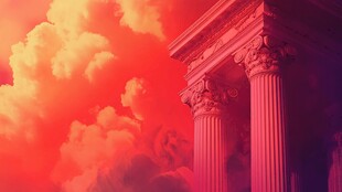黄昏下的古典石柱与云霞