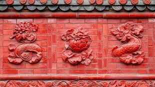 红墙精美砖雕中式装饰