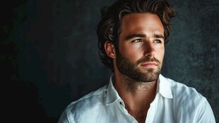 帅气男士的沉静肖像