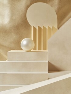 米色调几何结构与珍珠摆件