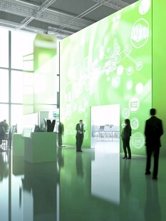 科技展厅内的商务场景