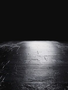 黑暗中的地面聚光效果