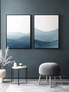 简约客厅的双幅山水挂画
