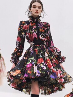 花卉印花高领蓬蓬裙时装秀