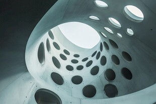 未来感孔洞建筑内部奇观