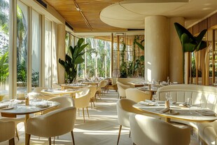 温馨明亮的室内餐厅空间