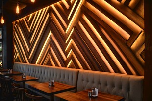 时尚餐厅几何木饰墙面设计
