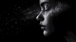 梦幻微粒中的女性侧影