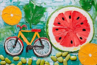 水果拼贴画中的自行车风景