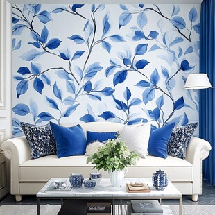 蓝叶花纹墙纸的温馨客厅