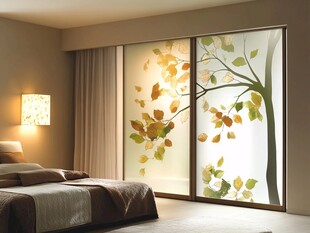 卧室玻璃贴饰营造温馨氛围