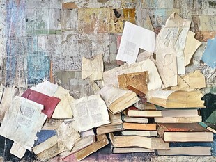 旧书废纸堆中的岁月痕迹