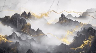云雾缭绕间的金色山峦