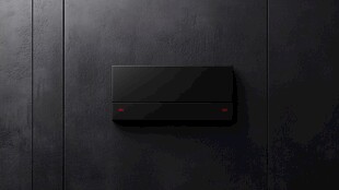 黑色精致设备墙面展示