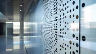 现代孔洞装饰的宽敞空间