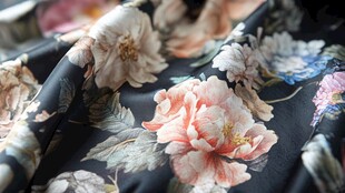 复古花卉图案丝绸布料