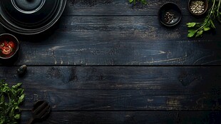 深色木桌的烹饪配料布置
