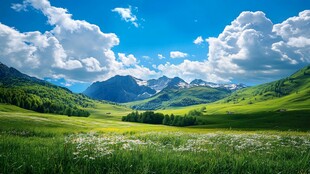 绿野山峦间的壮丽自然风光