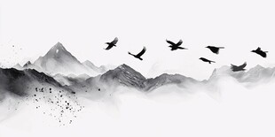 水墨群山间飞鸟翱翔
