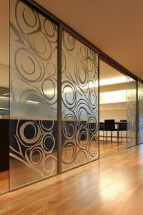 时尚花纹玻璃隔断办公空间