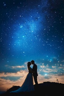 星空下的浪漫新婚剪影