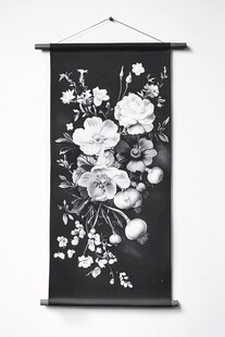 黑白花卉卷轴画