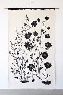 黑白花卉挂毯艺术作品