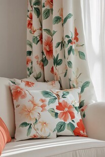 花卉图案抱枕与窗帘搭配