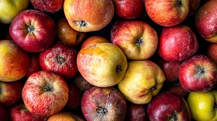 多彩苹果堆叠展示