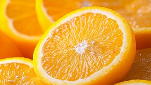 新鲜多汁的橙子切片