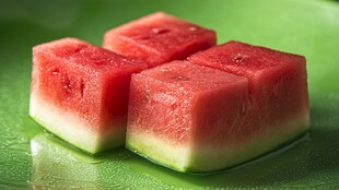 切块鲜西瓜色泽诱人