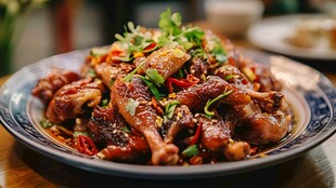 香辣诱人的美味卤味鸡爪