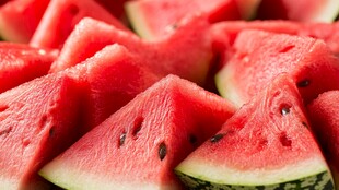 新鲜切块西瓜 色泽诱人