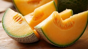 香甜哈密瓜切片特写