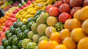 多彩水果陈列展示