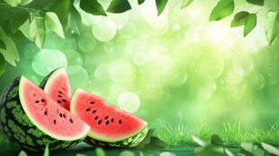 夏日鲜切西瓜绿意背景图