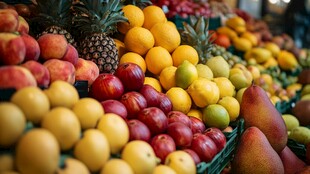 多彩鲜果陈列 诱人果香四溢