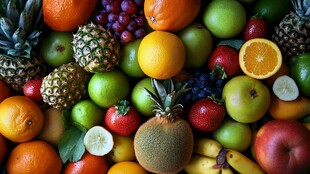 多彩缤纷的新鲜水果组合