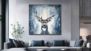 客厅中鹿头挂画装饰场景