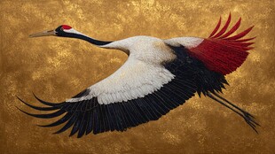 金背景上展翅飞翔的丹顶鹤