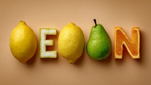 水果拼成的 LEMON 字样