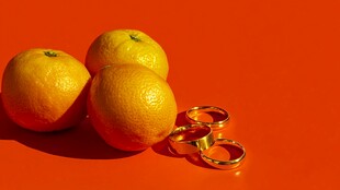 橙与金戒的别致组合