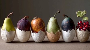 蛋壳中绽放的多彩水果世界