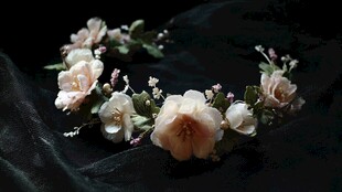 唯美花朵编织的浪漫花环